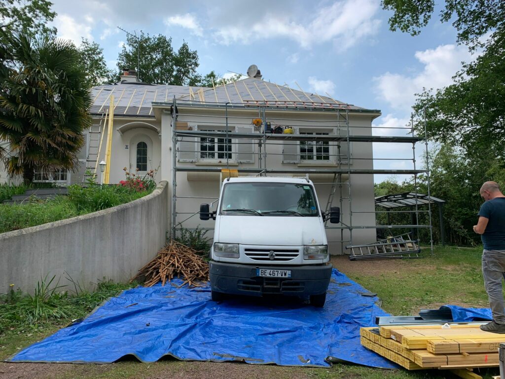 Intervention tapis — vue extérieure maison — Les Maîtres du Tapis France